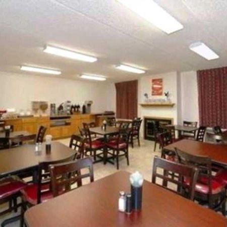 Econo Lodge At Nasa Уэбстер Ресторан фото